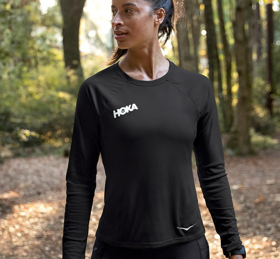 Hoka One One Top Kadın Siyah - Performance Long Sleeve - DZ8621503